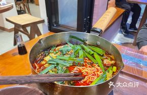 Pickled Pepper Crispy Pork Instant Noodles