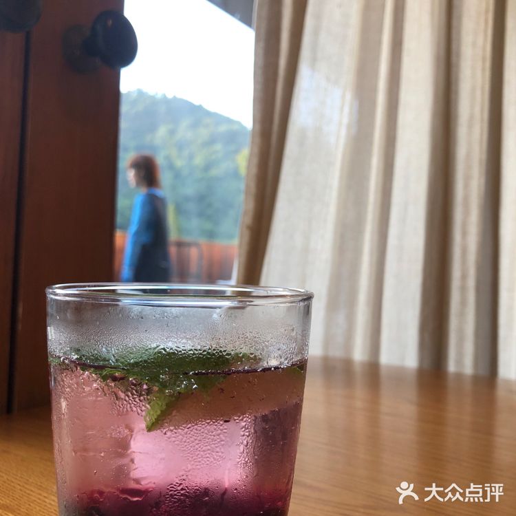 上山的环境还不错，路过南山路