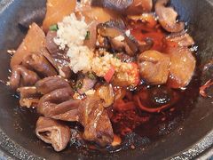 -老牌坊云南鱼豆花火锅(哈西万达店)