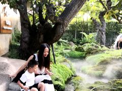 -Chom Cafe and Restaurant