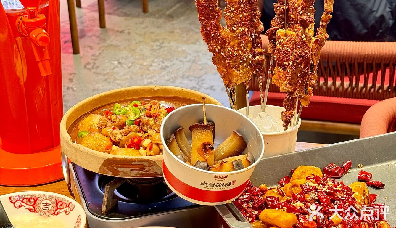南方小帅哥来吃东北大串了！还有小土豆和冻梨！