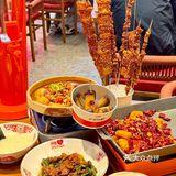 南方小帅哥来吃东北大串了！还有小土豆和冻梨！