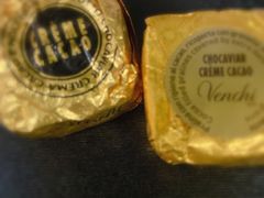 榛子蓉软心鱼籽酱巧克力-VENCHI 闻绮(北京国贸商城店)