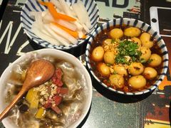 -沪小二炭火蛙锅(淮海中路美食不夜城店)