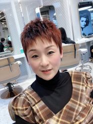 -PE SALON 