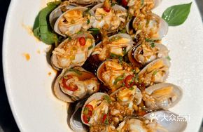 Golden Herb Spiced Clams