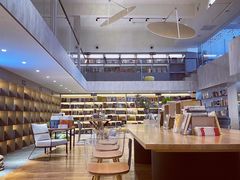 -新华里咖啡书吧(新华书店小寨店)