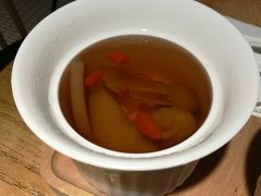 冰糖银耳炖雪梨-炖物24章·顺时轻养茶(杭州大厦店)