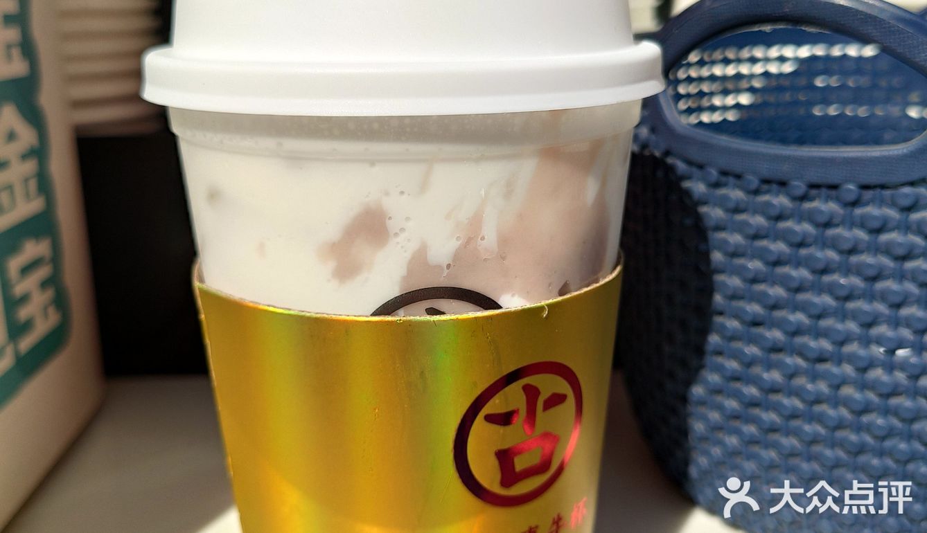 正好出了三个新品，于是就买了一杯椰乳芋泥芒芒