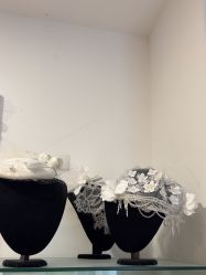 -现代经典婚纱摄影