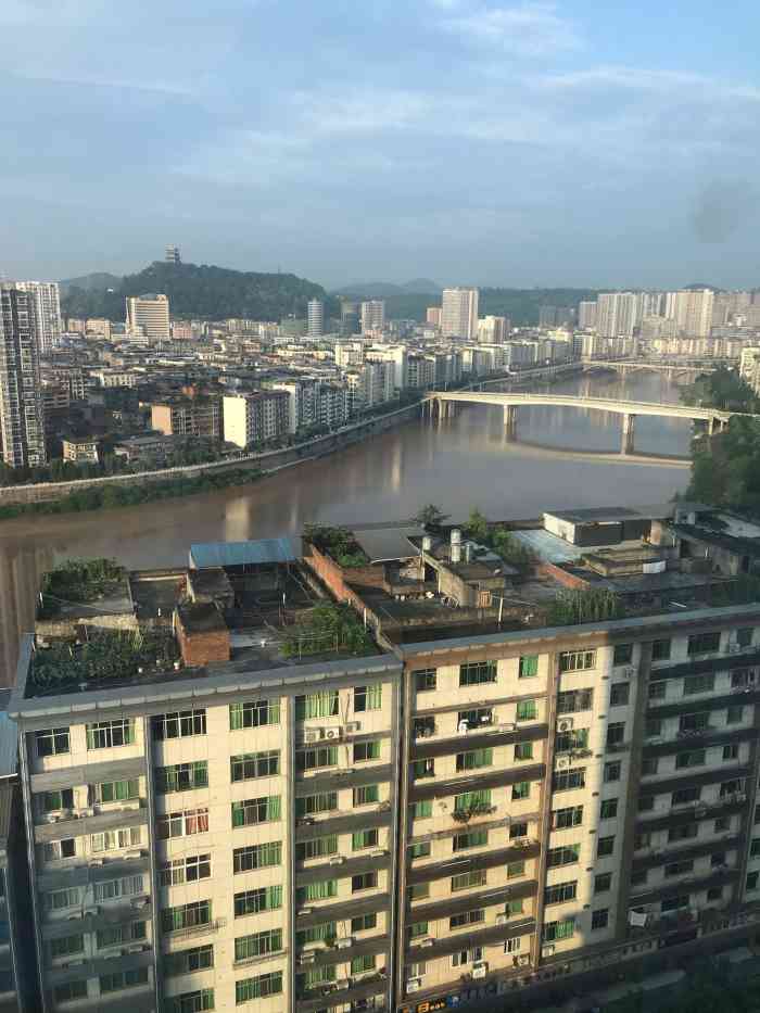 巴中天越岷山饭店-"还挺好的.服务员好.早餐不错.位置的话.