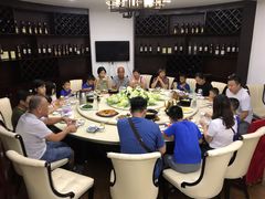 包厢-东方之猪四更烤乳猪(金垦总店)