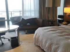 -上海滴水湖皇冠假日酒店