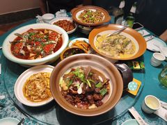 剁椒鱼头-呷湘厨·鱼汤捞饭·剁椒鱼头·辣椒炒肉(国家会展中心店)