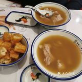 入口即化的肉骨茶，浓浓的胡椒味[加油]
