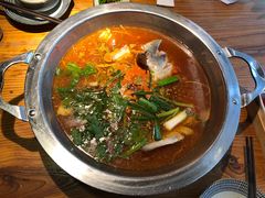 -野山舂·贵州现舂酸汤火锅(鸿通城店)