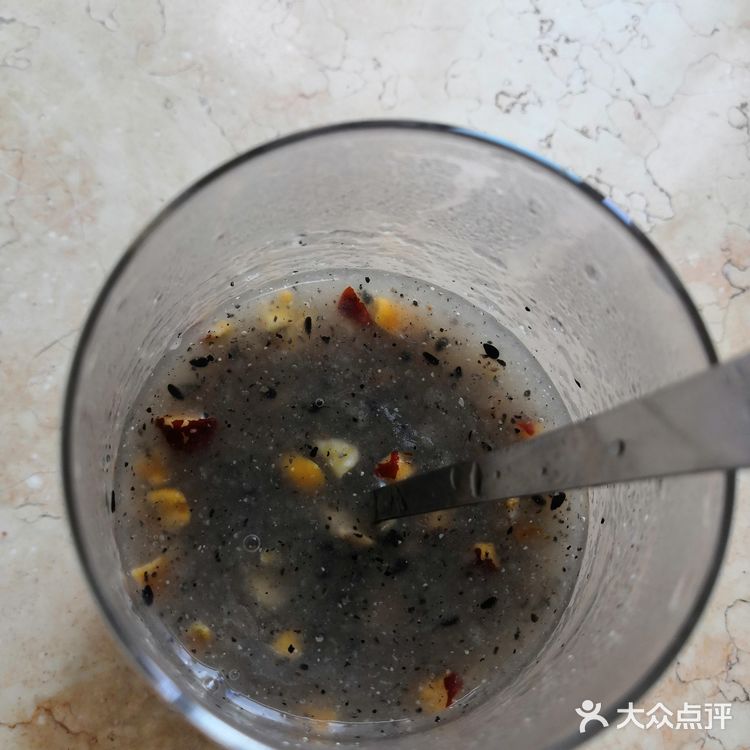 居然把我激动的拿着她的杯子拍了半天照