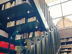 -钟书阁(松江泰晤士小镇店)