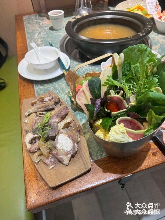 一口鲜掉眉！爱尚菌野生菌火锅，鲜得超上头  