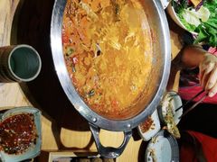 -野山舂·贵州现舂酸汤火锅(鸿通城店)