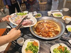 麻辣锅-老船舫·现做活鲜鱼馆(东郊记忆店)