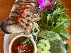 -Chom Cafe and Restaurant