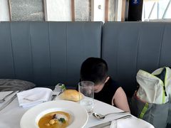 -广州塔卢特斯法国旋转餐厅