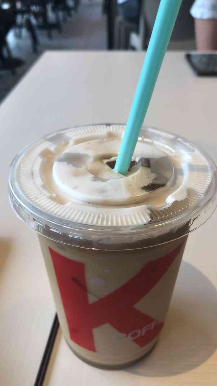 天气热,去办事的时候路过肯德基,然后就点了一杯大杯冰香草拿铁