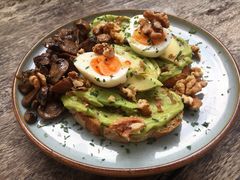 牛油果煮蛋吐司-RAC BAR(安福路店)