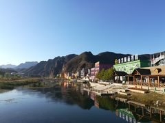 -百里峡七彩艺术小镇