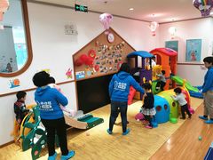 -抱抱熊托育中心(大悦城店)