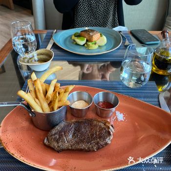 鱼也很好吃，特别是薯条