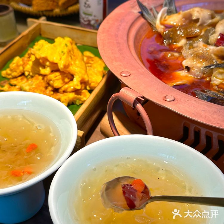 在花园里吃正宗地道的云南菜💐