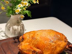 法式黄油松子春鸡配小土豆-LESCEDARS Brasserie Bistro香柏树