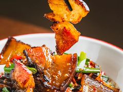 乡里土猪腊肉-山里人湘菜·山茶油炒土鸡(嘉邻中心店)