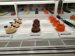 葡萄柚草莓萨伐仑松饼-潮一不贰·法式甜品·生日蛋糕·西式简餐(外滩店)