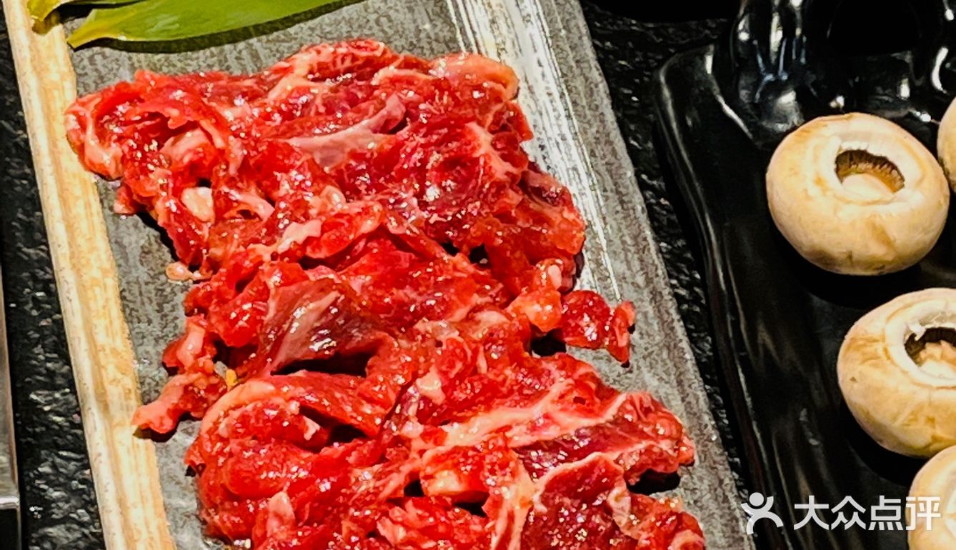 一家集烧烤烤肉啤酒桶一体的店 东北人冲！