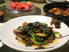 蒜苗回锅肉-铜锣湾·有麝自然香(重庆新天地店)