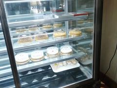 面包甜点陈列柜-德大西餐社(云南南路店)