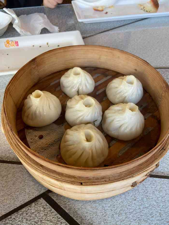 遇见生煎-"附近很多别墅区,目测人口不多,这家店在一.