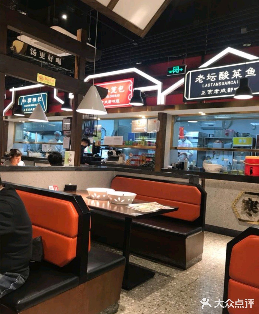 我们三个人吃四个菜刚好，菜码不是很大