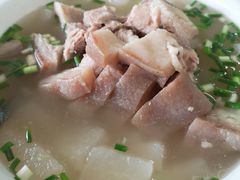 萝卜炖肘子-荣生萝卜汤饭店
