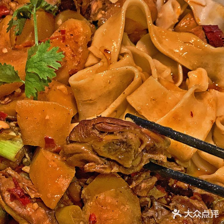 上海探店｜南京路步行街新疆菜！羊肉这样吃香