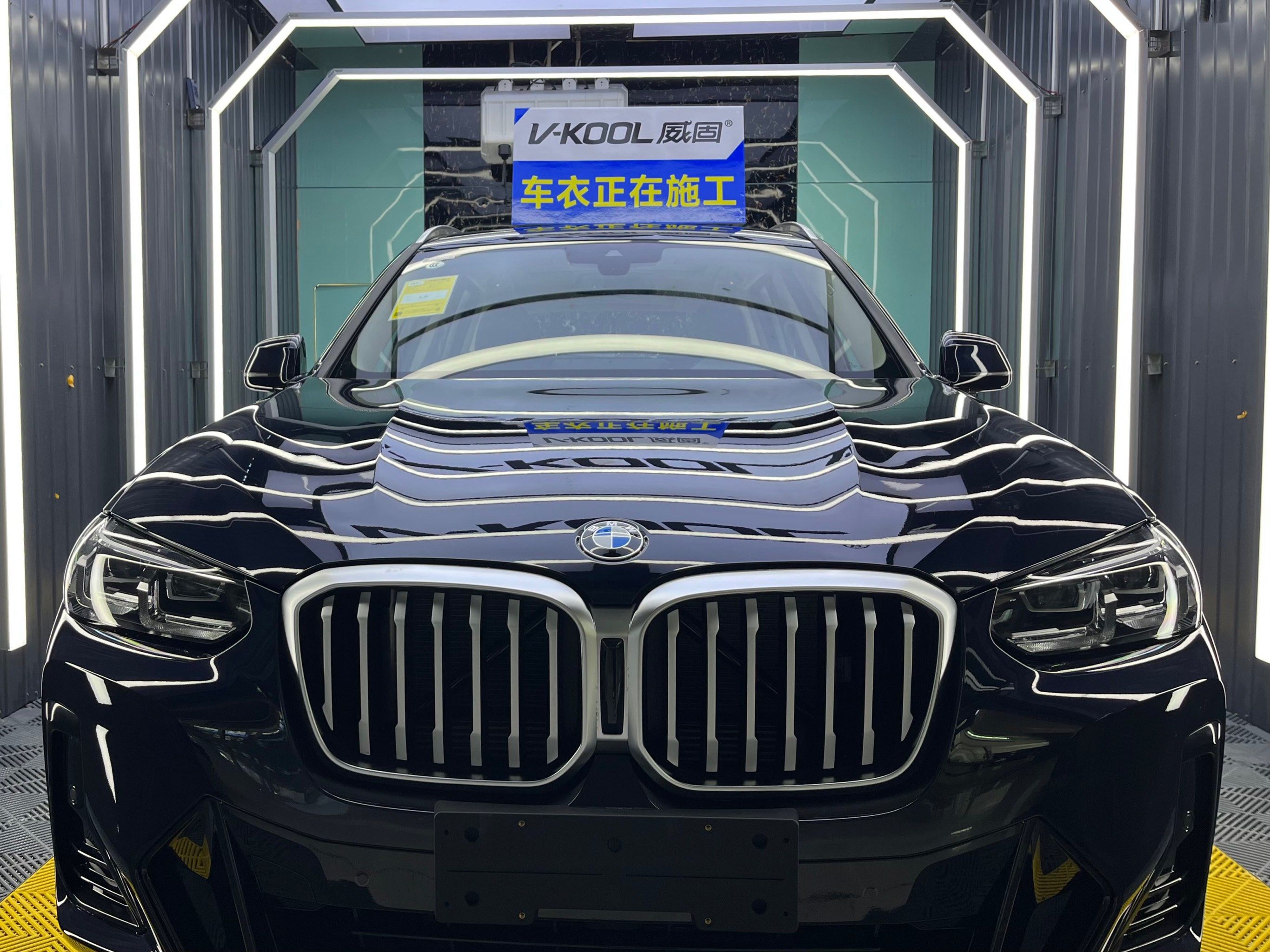 07宝马x3隐形车衣正在施工中