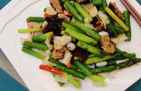 Asparagus Stir-fried with Morel Mushrooms
