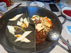 菌汤鸳鸯锅-鸿姐老火锅·传统炒料(上海旗舰店)