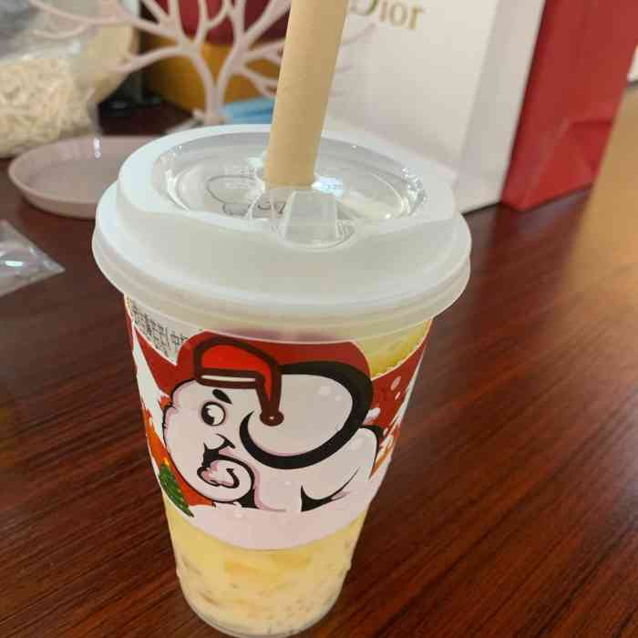 白巷子奶茶(钻石公馆店)-"有一说一环境不错哦 纯白色的设计 店里满.