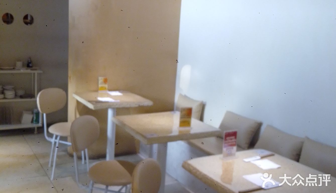 店里的客人不少,老板很热情。虽然只是家面馆