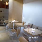 店里的客人不少,老板很热情。虽然只是家面馆