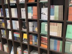 -钟书阁(群光广场店)